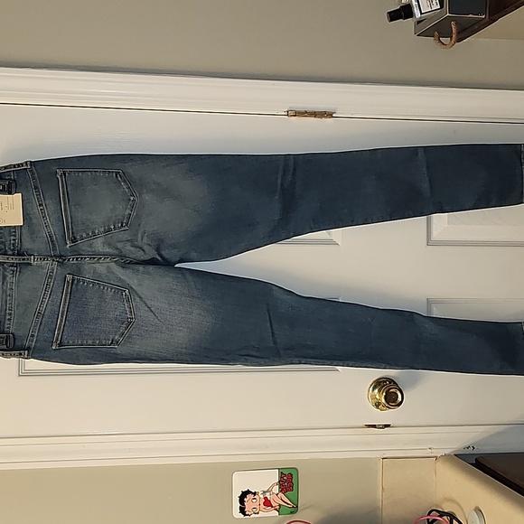 # 010 NWT " Universal Thread" LADIES JEANS - Picture 6 of 6